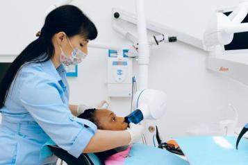 Image of dentist and patient